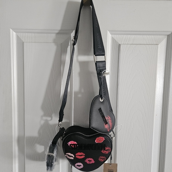 NWT Steve Madden 'Valentines Kisses' Brosi Heart Crossbody Bag - Picture 1 of 8